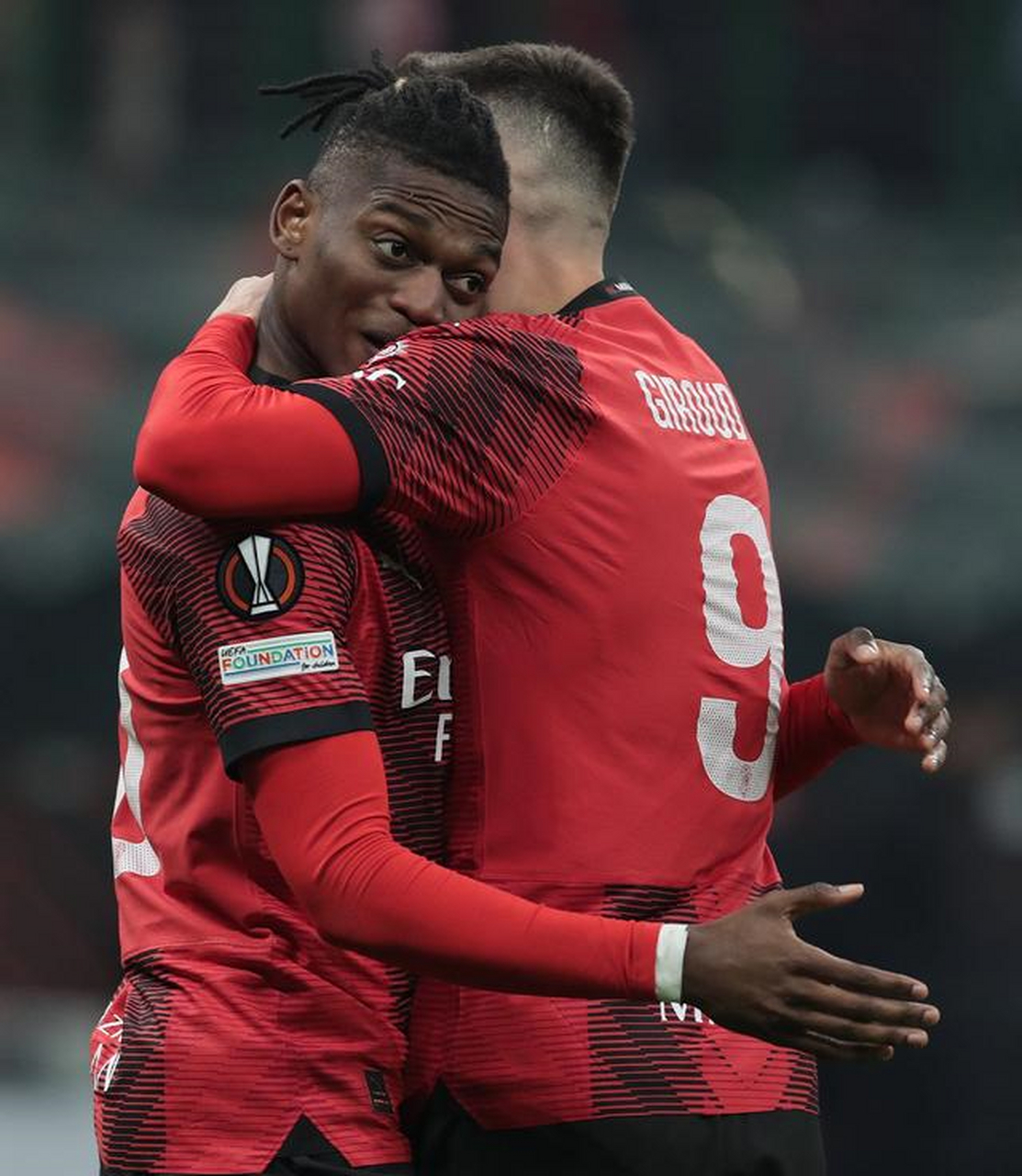 包含AC米兰训练开放日，今夜远射贴柱引欢呼，欧联在即，阵容厚度经受考验的词条