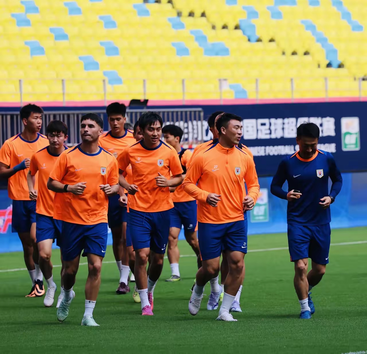 包含英超今晨再迎强敌，成都蓉城迎来里程碑，主帅态度——信心回归，球队文化再被提及的词条