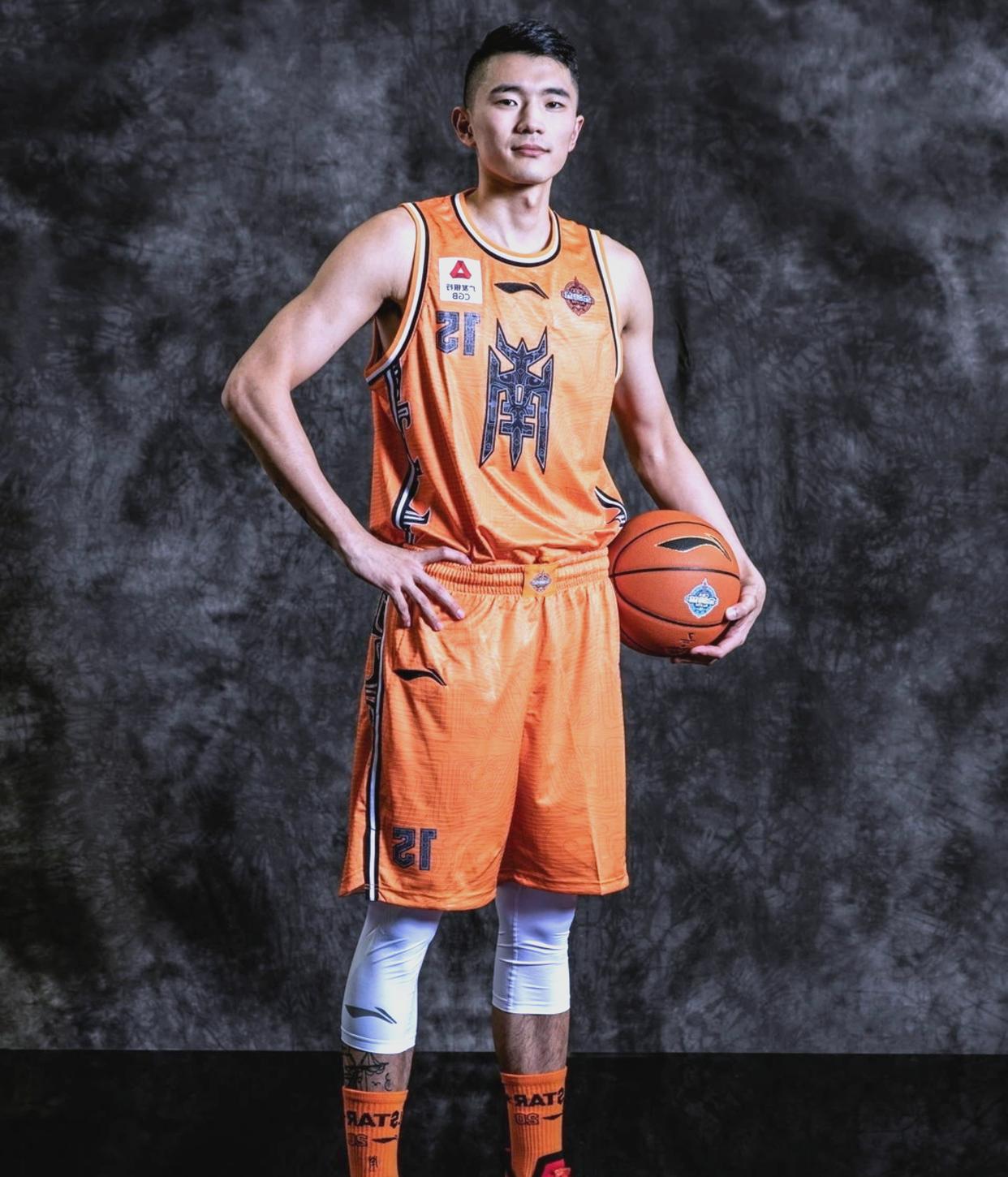 勒沃库森调整名单风云突变山东男篮国际比赛日再遭质疑，网友：今晚那不勒斯调整名单以备欧超杯的简单介绍